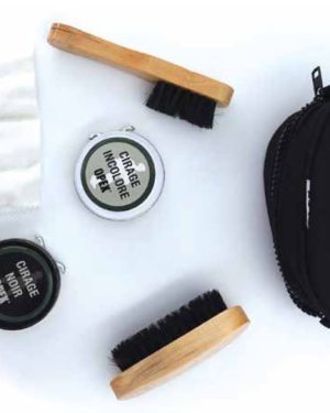 TROUSSE AVEC ACCESSOIRES DE CIRAGE POUR CHAUSSURES